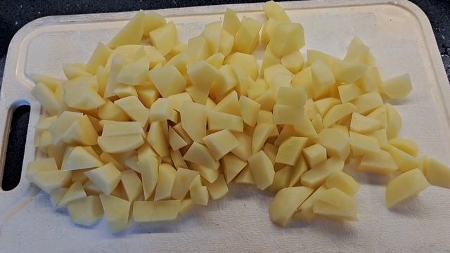 Жареная картошка с лисичками/Fried potatoes with chanterelles смотреть онлайн