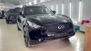 Infiniti QX70 - антихром, покрасили диски в черный, перетяжка потолка, покраска деталей интерьера