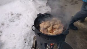 Кролик в сметане в казане на костре