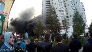 Пожар в СПб Комендантский 28к1. Горит крыша и пенопластовый утеплитель.
