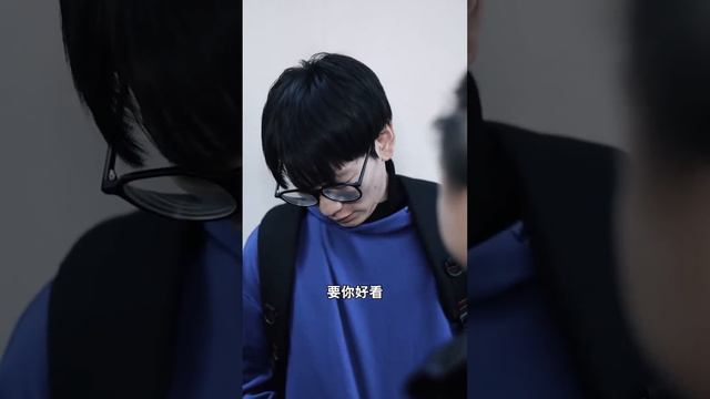 窮小夥偶遇女友出軌中年大叔，一氣之下跟對方大打出手，不料大叔竟是自己的岳父！ 【徐三柒】 смотреть онлайн