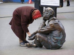 Материальное положение половины россиян за последний год ухудшилось