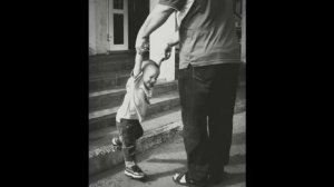 Папа, со мной побудь.