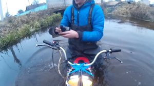 На мотоцикле по воде (Утопили мото) /motorcycle on water