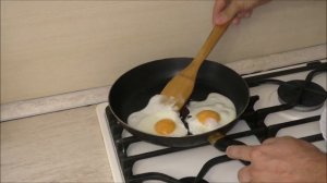 Как пожарить яичницу без масла