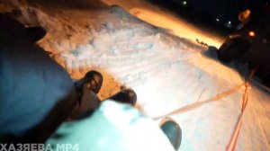 ХАЗЯЕВА УСТРОИЛИ ПОКАТУШКИ НА ДИВАНЕ ЗИМОЙ!