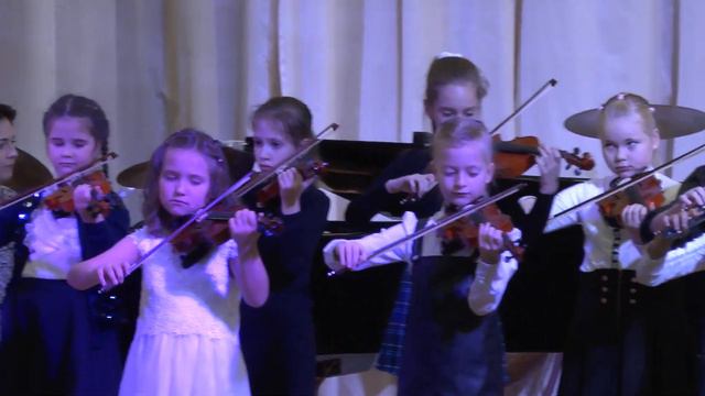 Mozart, May Song (Моцарт, Майская песня) - children's ensemble of violinists смотреть онлайн