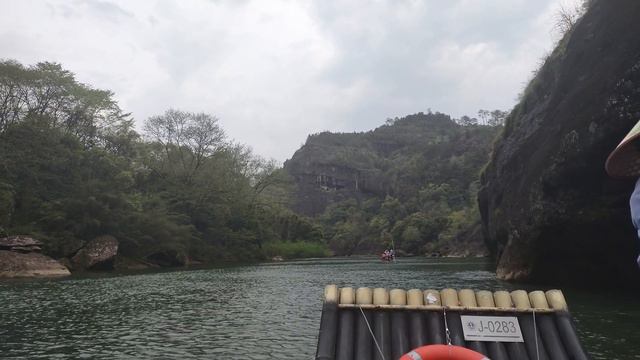 五夷山九曲溪竹排漂流1 смотреть онлайн