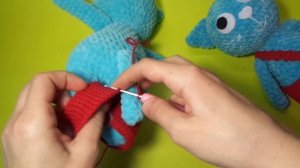 Вязаные штаны для игрушки Котика Синекод