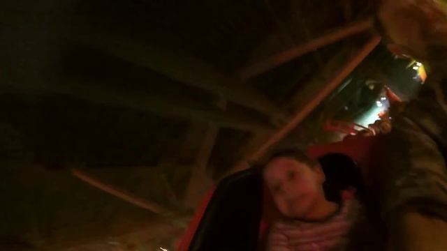 Искренний испуг ребёнка на американских горках. смотреть онлайн