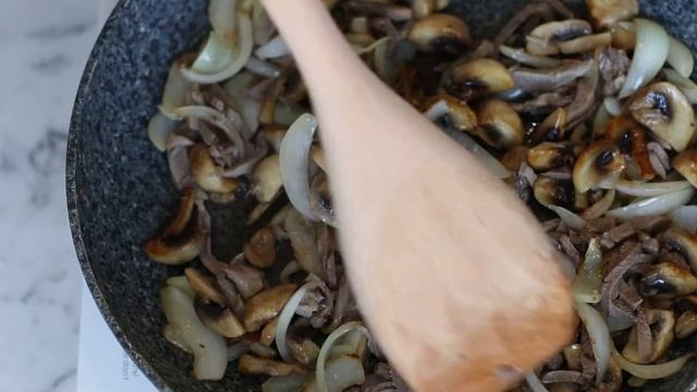 Классический рецепт жюльена с говяжьим языком и грибами в сливочном соусе.  Быстрый ужин