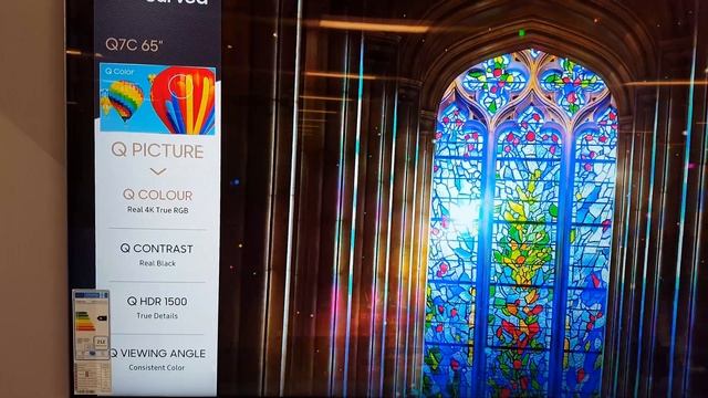 Samsung 4K QLED vs UHD TV Picture Comparison Video | Gadget Show Tech смотреть онлайн