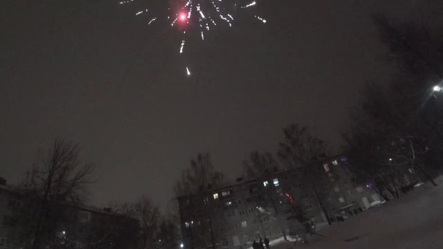 ГУЛЯЕМ НА НОВЫЙ ГОД + САЛЮТЫ / 2024 смотреть онлайн