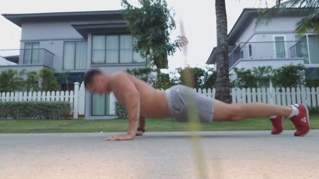 Отжимание каждый день. #день 4 48 раз. Стремимся к 300ста. Как переехать жить на море. #sport#sea# смотреть онлайн