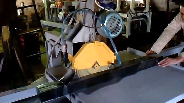 Порезка гранита на станке КАМРІЖ-2 смотреть онлайн