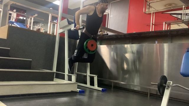 отжимание на брусьях +15 кг 2 раза смотреть онлайн