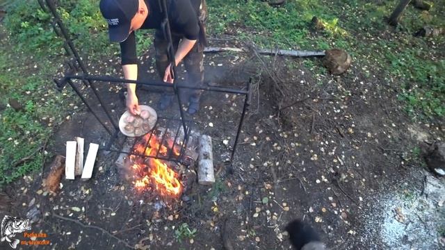 Рыбалка на сети осенью /Изба в тайге утеплена /Вкусный ужин