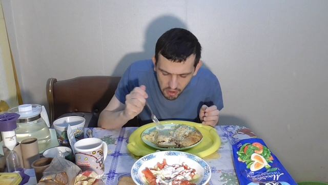 ОБЖОР НА ЖАРЕНУЮ РЫБУ МИНТАЙ В КЛЯРЕ С ПЛОВОМ!