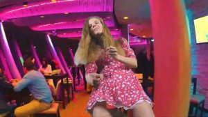 Вечеринка в баре или как @zoi_song залезла на крышу