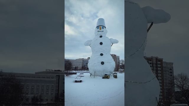 Самый большой снеговик в мире!