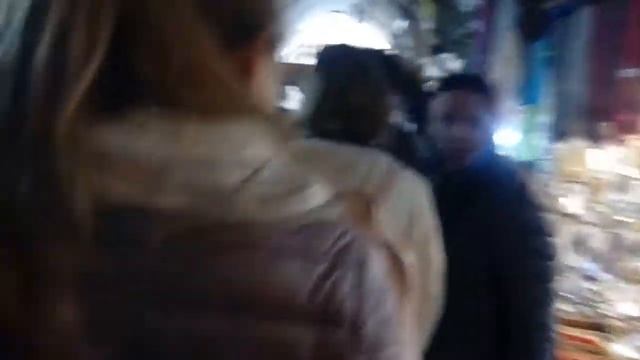 Израиль. Иерусалим.  вход в храм гроба Господня или правильней воскресения Господня храм внутри