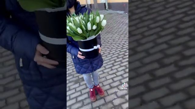 Букет из 51 тюльпан в коробке недорого, доставка по Москве!