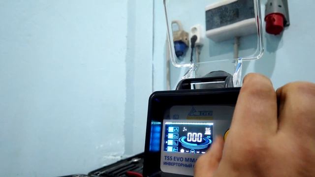 СВАРОЧНЫЙ ИНВЕРТОР ТSS EVO MMA 200 на первый вгляд смотреть онлайн