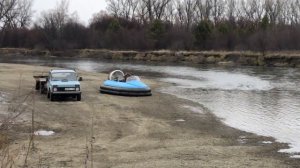 СВП Кронос Hovercraft Cronos на борту два человека.