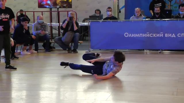 top8 11-13 bboy Ilya vs Движок - брейкданс чемпионат г.Долгопрудный 2021 смотреть онлайн
