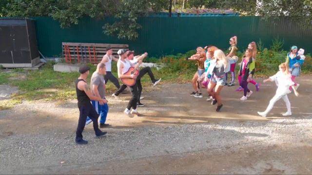 Остров Русский. Вечеринка в стиле 90х смотреть онлайн