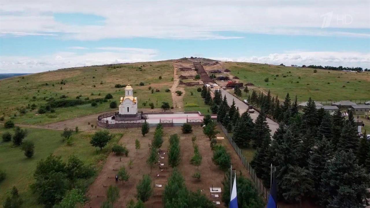 Специалисты Минобороны РФ восстанавливают главный памятник Донбасса в честь ВОВ