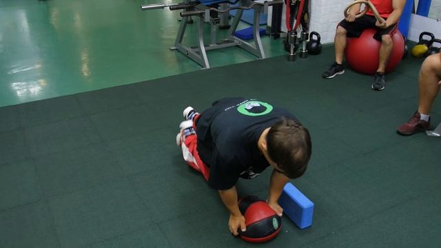 Сколько жмёт Брейкдансер (Bboy) ? | 158 см vs 120 кг смотреть онлайн