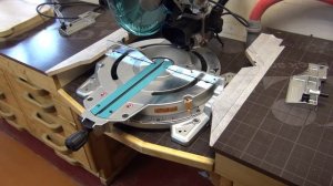Торцовочная пила Makita LS1019L
