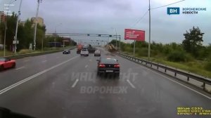 Массовое ДТП с 10 машинами в Воронеже записал видеорегистратор