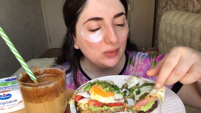 ДАЛЬГОНА КОФЕ ГОТОВИМ И КУШАЕМ ВМЕСТЕ / МУКБАНГ БУТЕРБРОДЫ / MUKBANG / DALGONA COFFEE | ASMR EATING