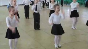 Сестра танцует польку