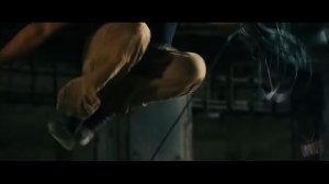 Дамьен и Лейто дерутся с громилой - 13-й район (2004) - Момент из фильма(720P_HD).mp4