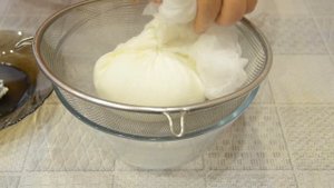 Мягкий сливочный сыр из замороженного кефира или чем заменить сыр Филадельфия.