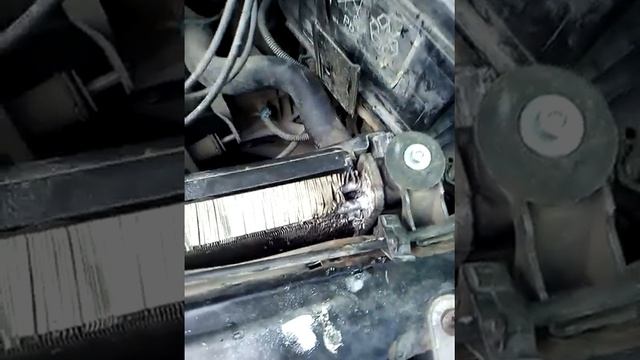 Устранил течь радиатора супер клей + сода