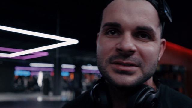 ИЗ НОЖЕК ЦЫПЛЕНКА В НОГИ БЫКА | MEN'S PHYSIQUE PRO смотреть онлайн