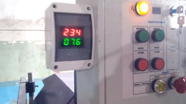 Копия видео "Оцилиндровочный станок Медведь для изготовления деталей сруба" смотреть онлайн