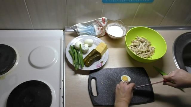Праздничный Салат По-деревенски С Курицей Сыром и Солеными Огурцами, Салат на Новый 2020 Год