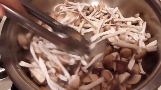 Stir Fry Mixed Mushrooms with Black Truffle Pate (OFW) смотреть онлайн