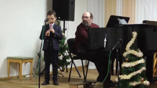 Миша Кляус играет на флейте "Маленькая полька", "Колыбельная медвежонка". смотреть онлайн