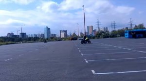 Дарксайд: автомобильная шина на заднем колесе мотоцикла