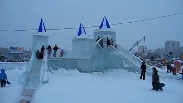 Toboggan made of ice смотреть онлайн
