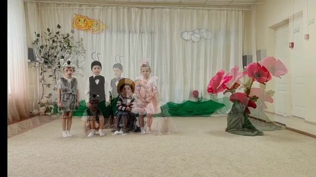 Инсценировка группы "Солнышко" сказки В. Сутеева "Под грибом" смотреть онлайн