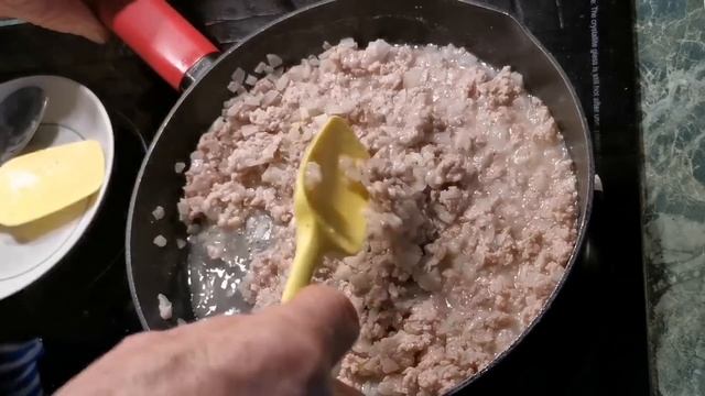 Чебуреки! Все тонкости и детали приготовления. Готовит Харьковой Валерий.