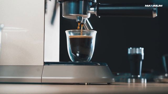 Обзор рожковой кофемашины DeLonghi Dedica Metallics EC785 Barista Pack: темпер и питчер прилагаются