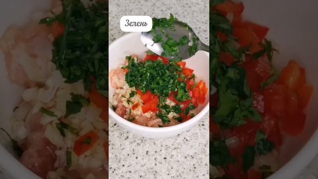 Котлеты из рубленного куриного филе, перца и зелени